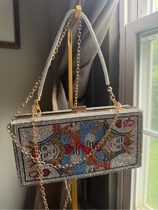 Handbags - NWOT Crystal Embellished QUEEN OF HEARTS Poker Card Evening Bag